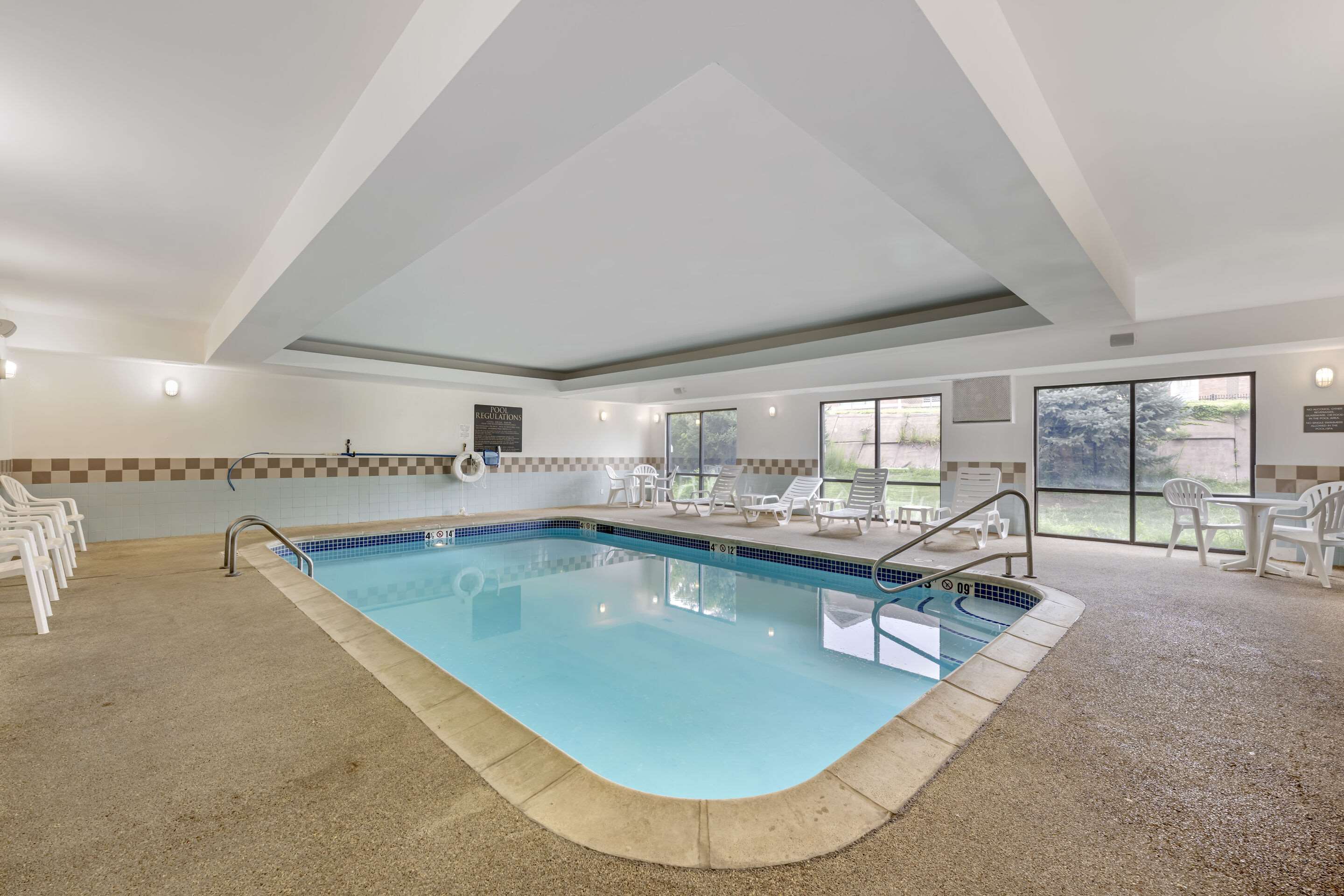 Indoor pool | Comfort Suites East Lincoln - Mall Area