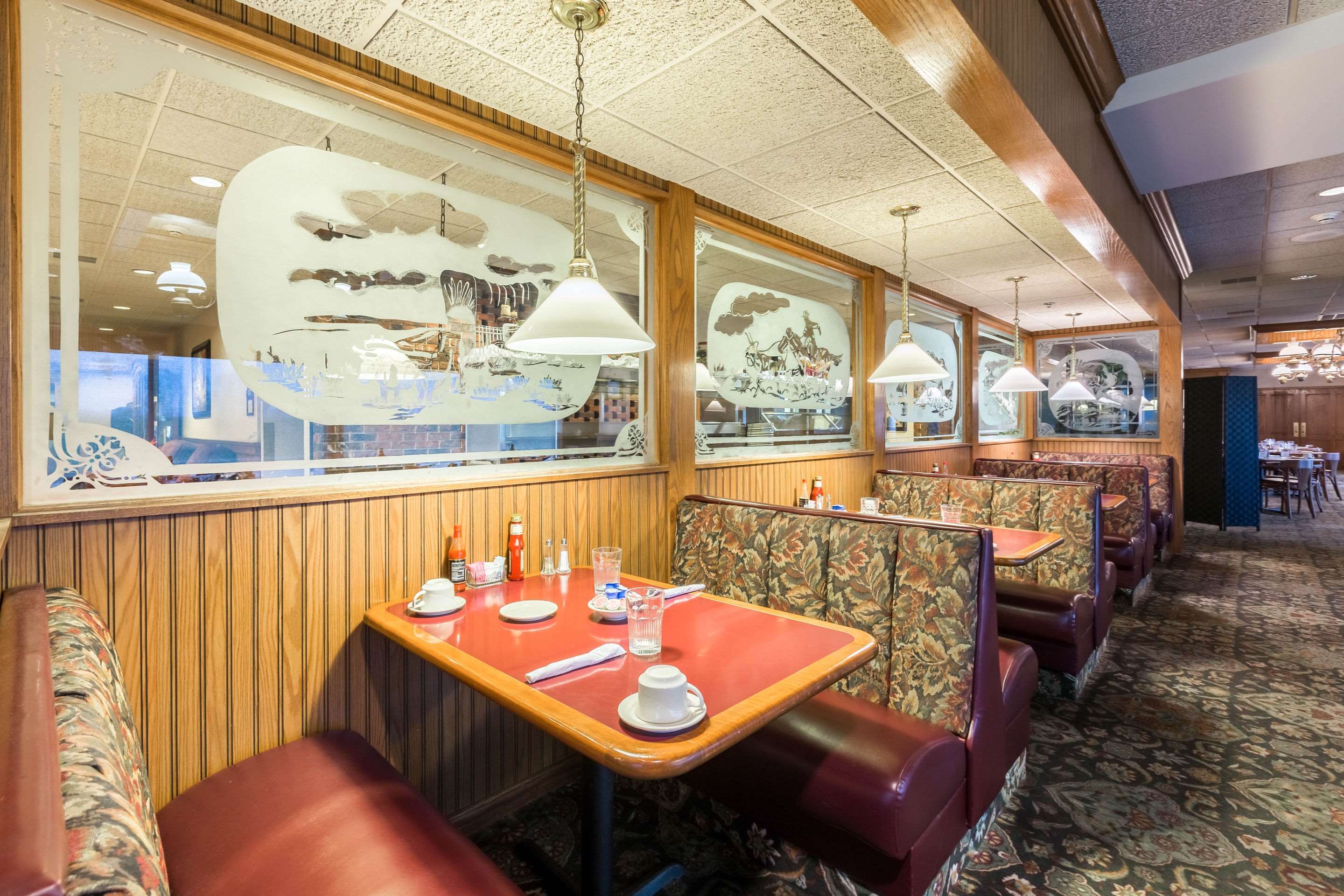 On-site restaurant | Quality Inn and Conference Center I-80 Grand Island