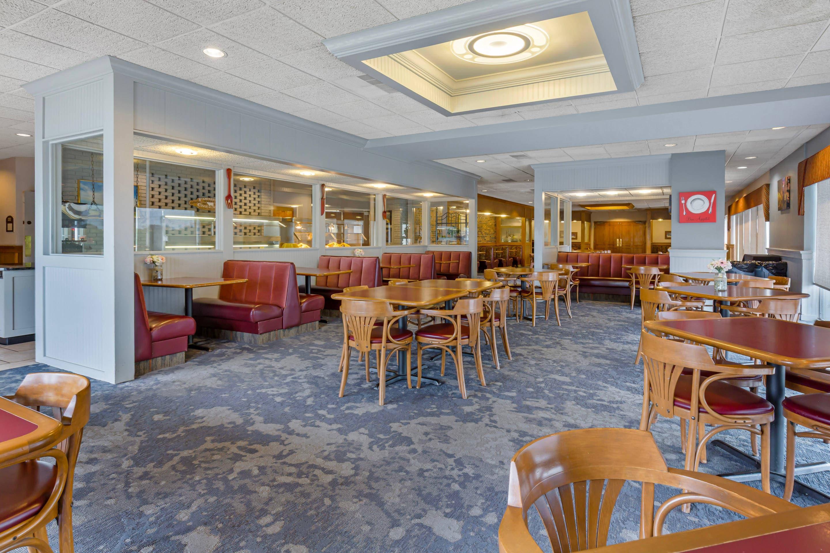 Enjoy breakfast in this seating area | Quality Inn and Conference Center I-80 Grand Island