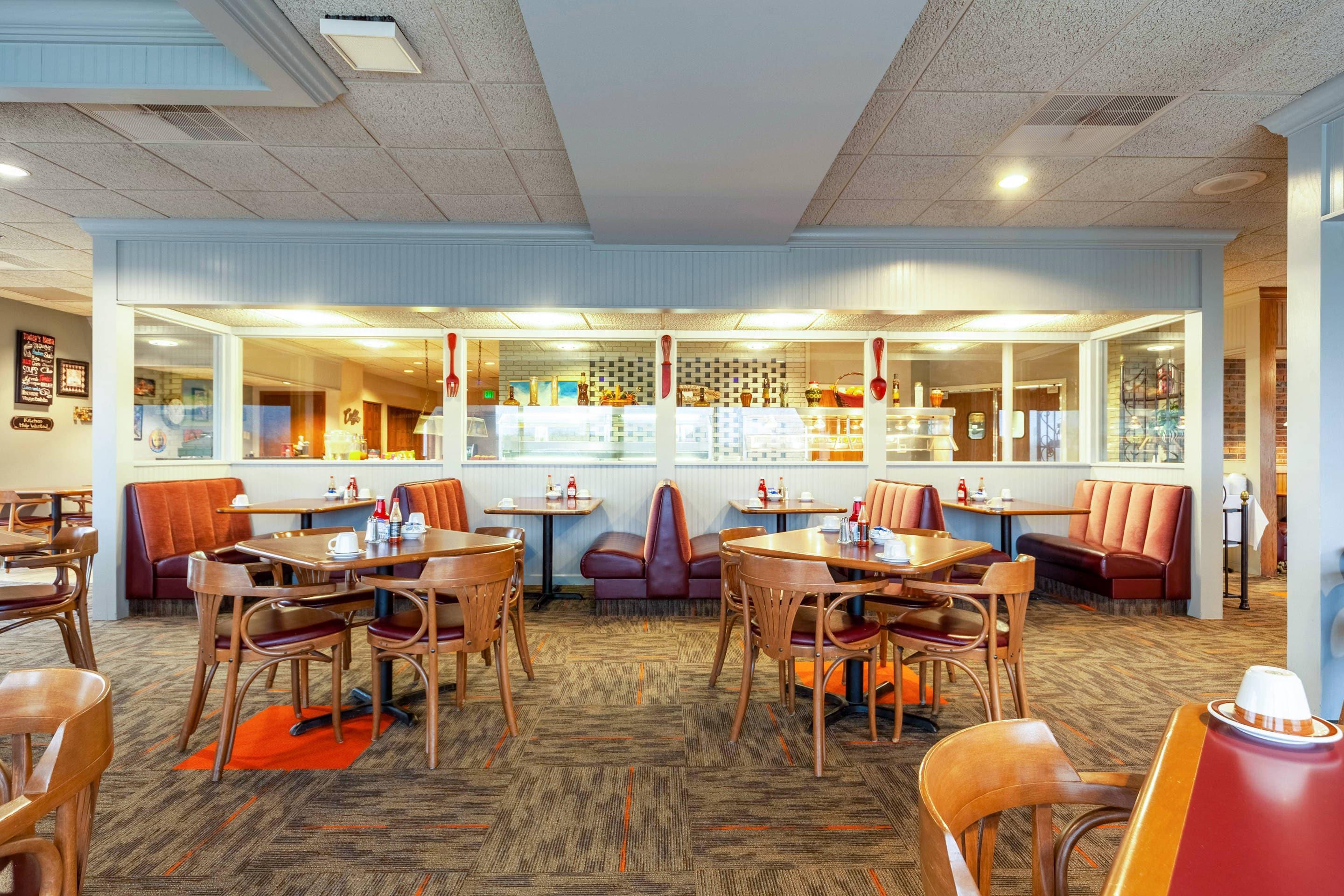 On-site restaurant | Quality Inn and Conference Center I-80 Grand Island