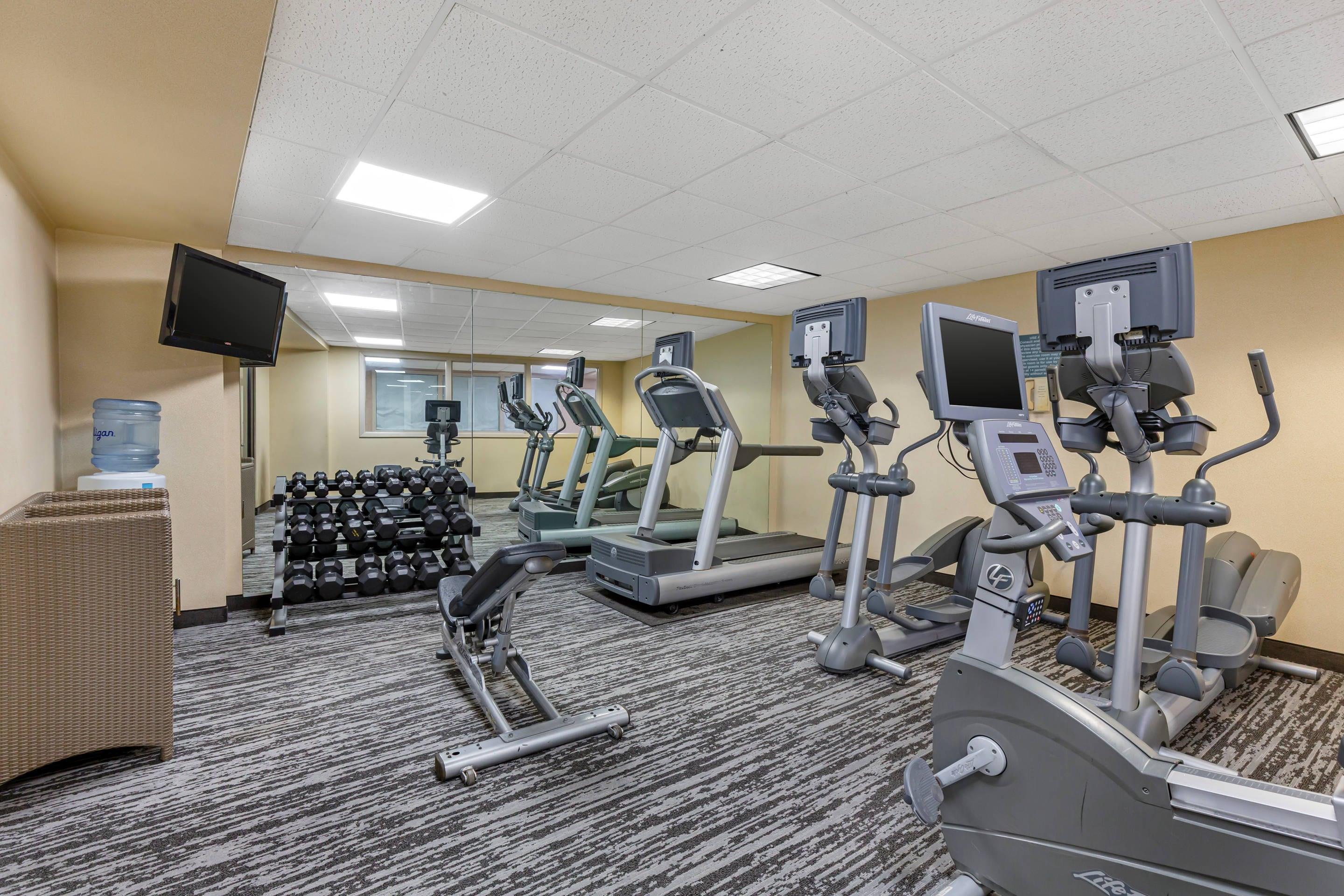 Fitness center | Quality Inn and Conference Center I-80 Grand Island