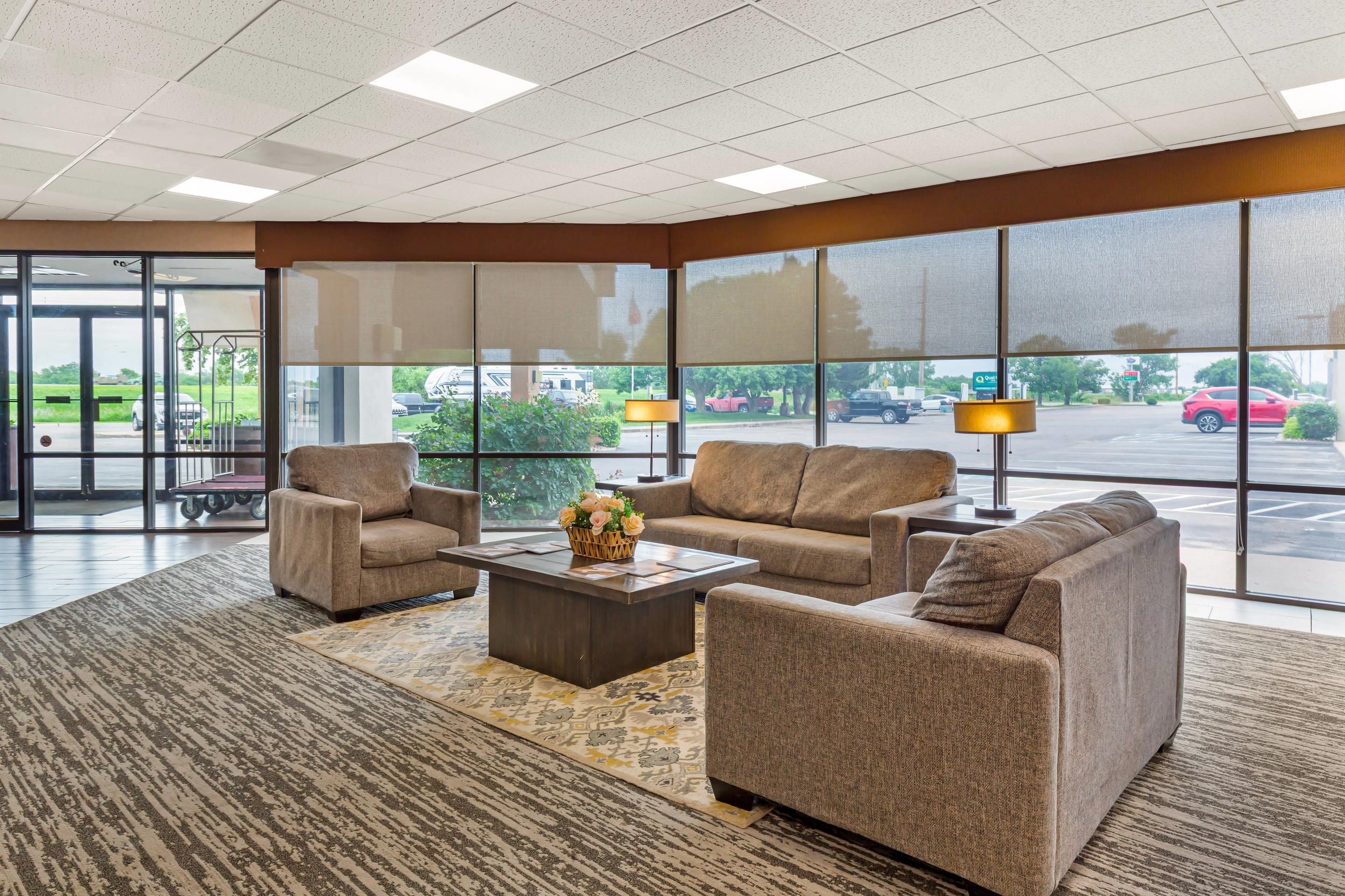 Lobby with sitting area | Quality Inn and Conference Center I-80 Grand Island