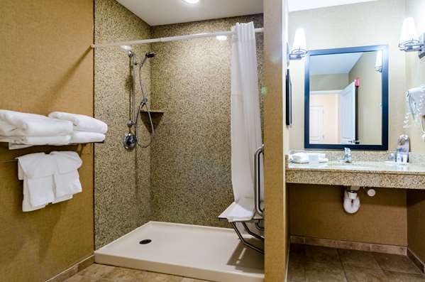  - Comfort Suites Gothenburg - I-80, Exit 211