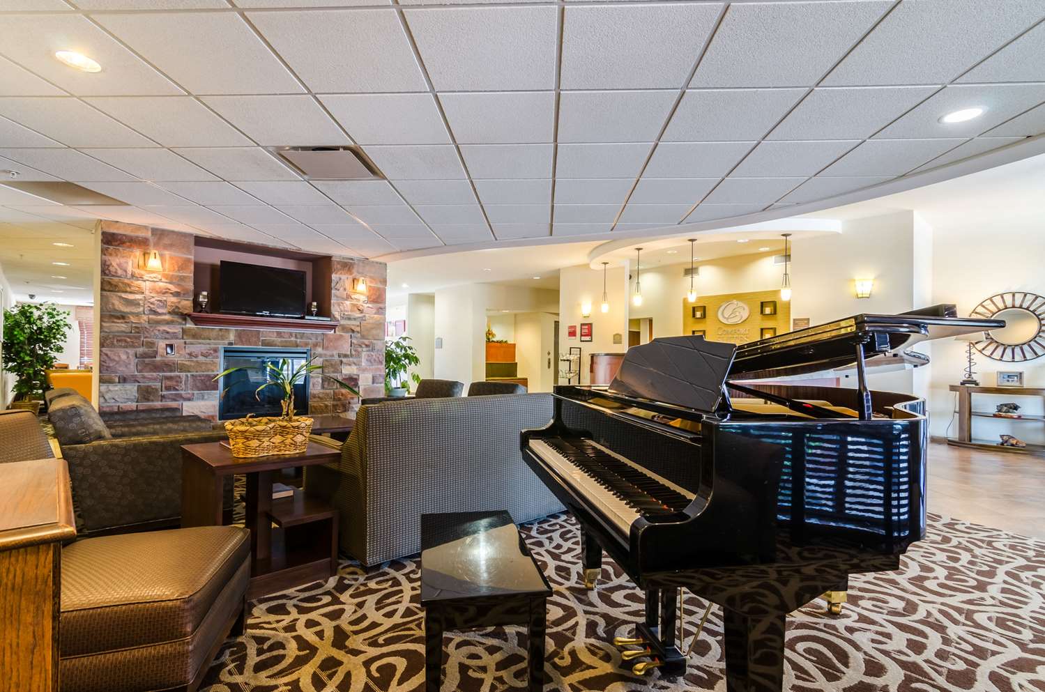 Comfort Suites Gothenburg I80, Exit 211, NE See Discounts