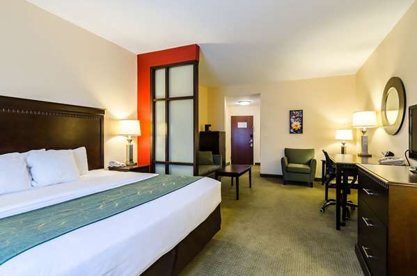  - Comfort Suites Gothenburg - I-80, Exit 211