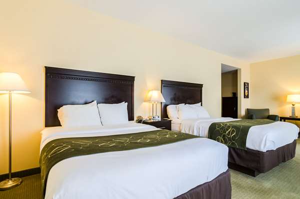  - Comfort Suites Gothenburg - I-80, Exit 211