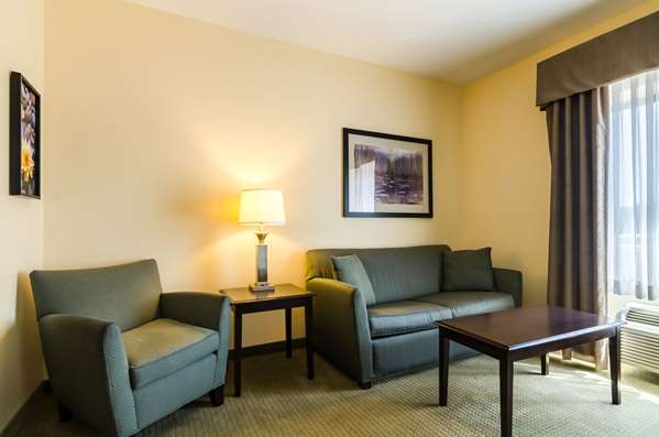  - Comfort Suites Gothenburg - I-80, Exit 211