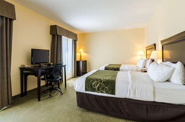  - Comfort Suites Gothenburg - I-80, Exit 211