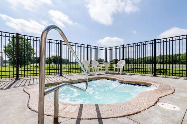 Pool - Comfort Suites Gothenburg - I-80, Exit 211