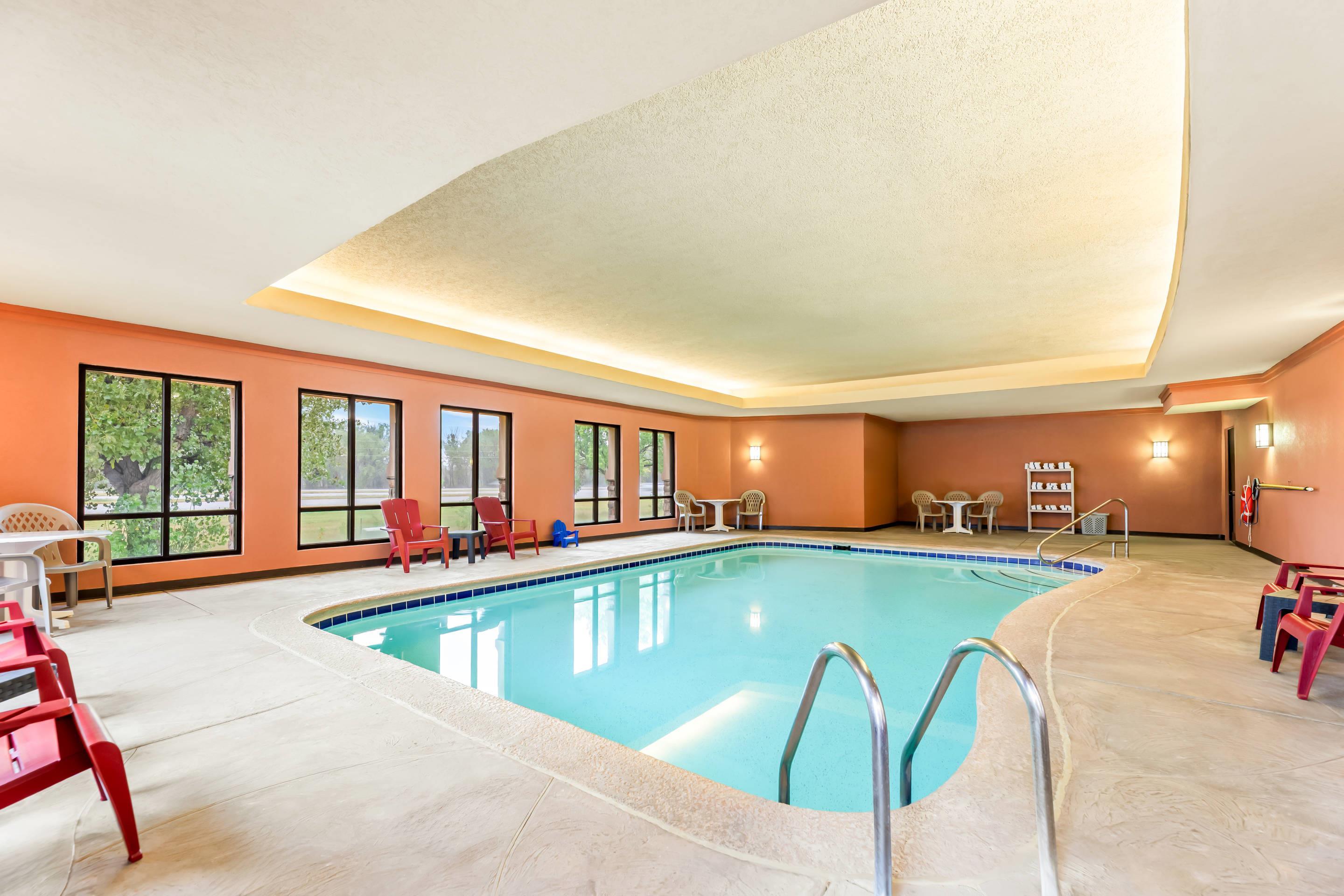 Relax by the pool | Comfort Suites Gothenburg