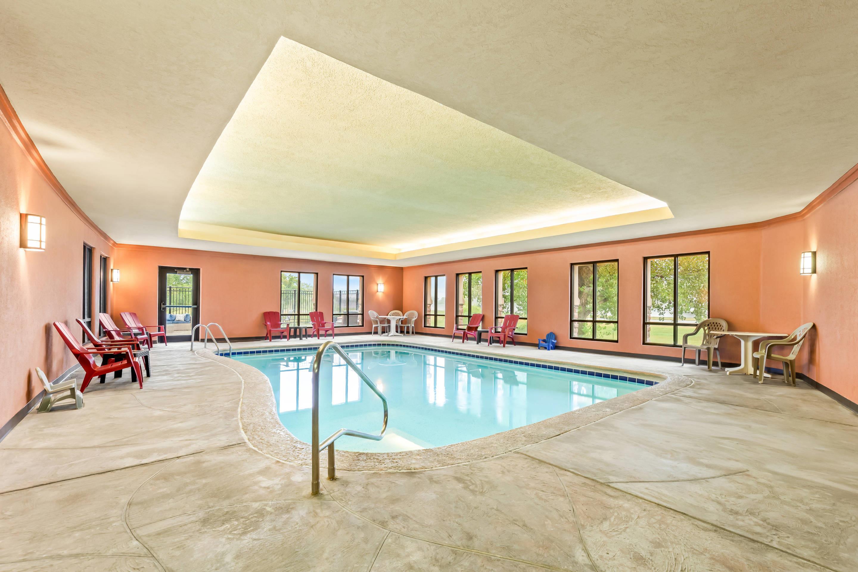 Relax by the pool | Comfort Suites Gothenburg