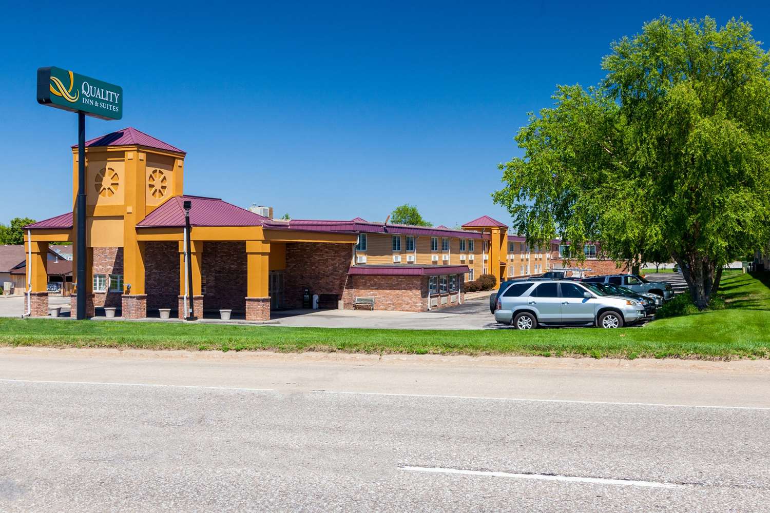 Quality Inn & Suites Lincoln, NE See Discounts