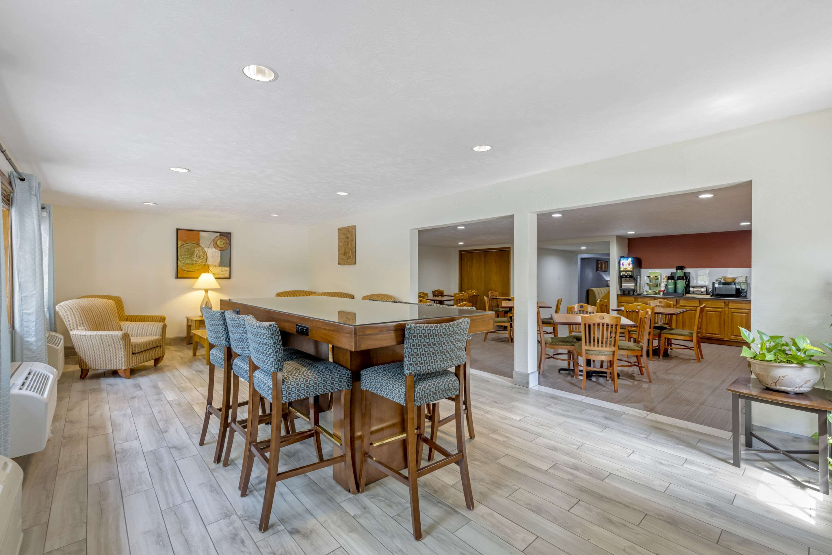 Breakfast area | Quality Inn and Suites Lincoln