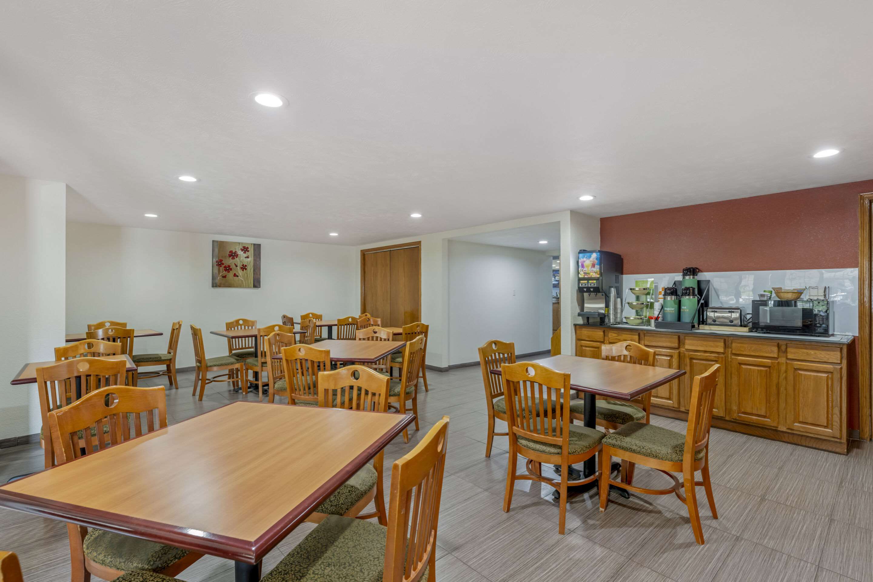 Enjoy breakfast in this seating area | Quality Inn and Suites Lincoln