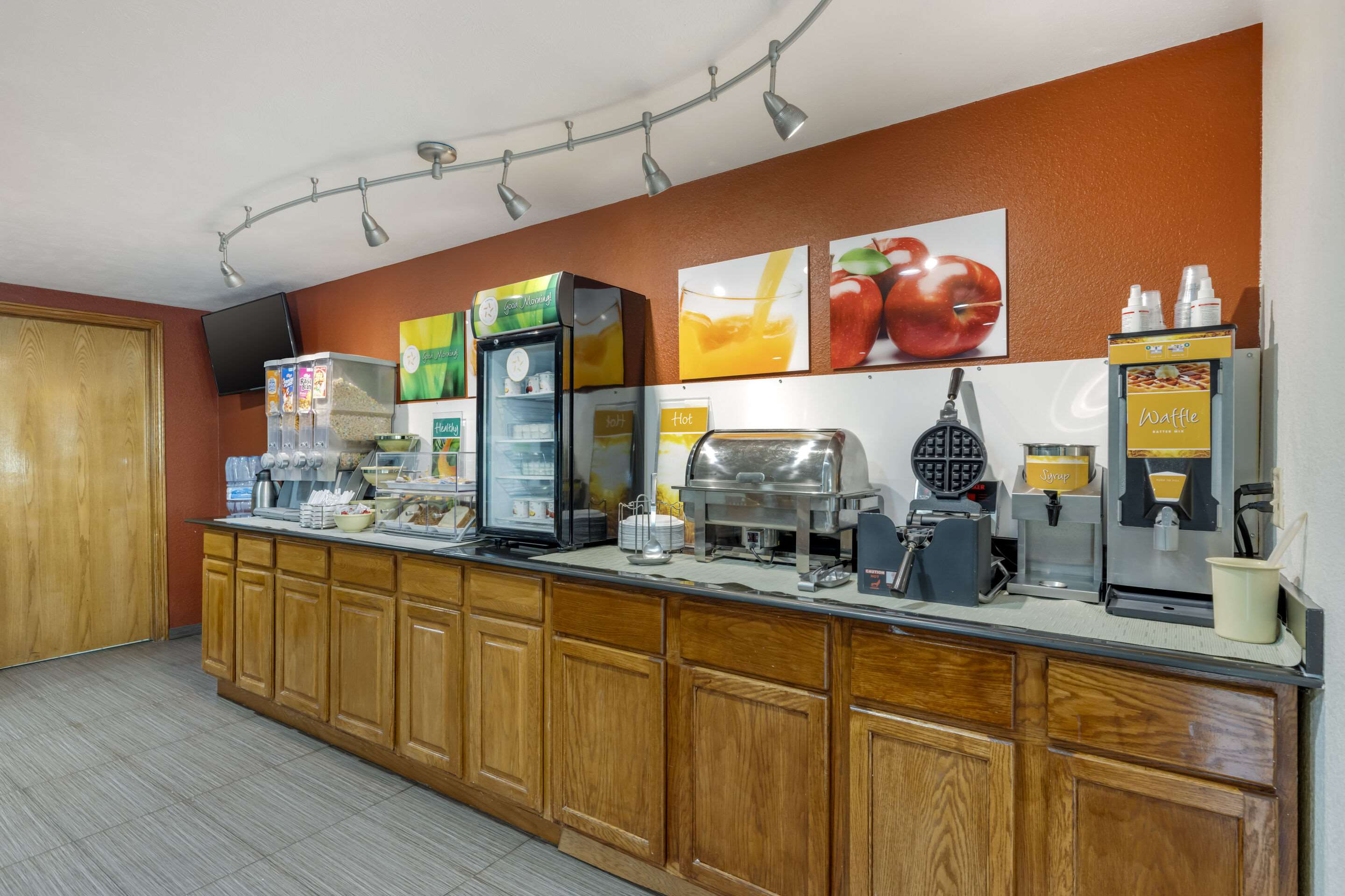 Breakfast bar | Quality Inn and Suites Lincoln