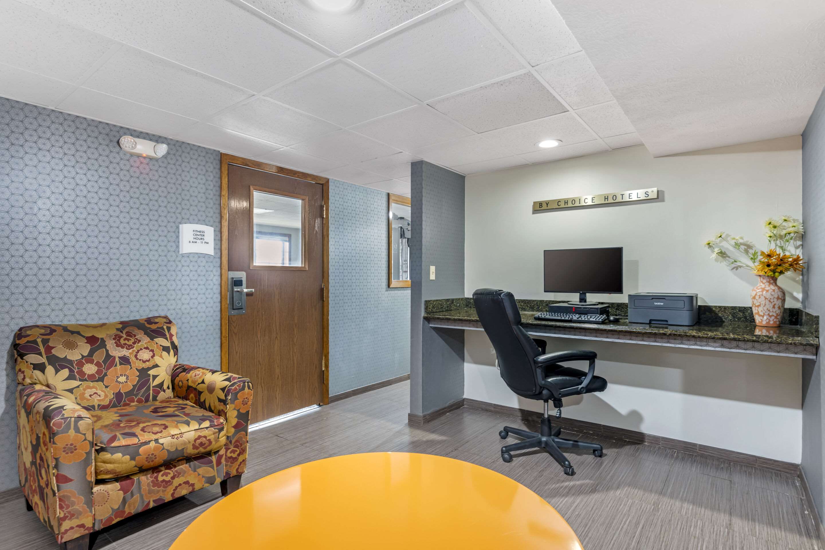 Computer in the lobby | Quality Inn and Suites Lincoln