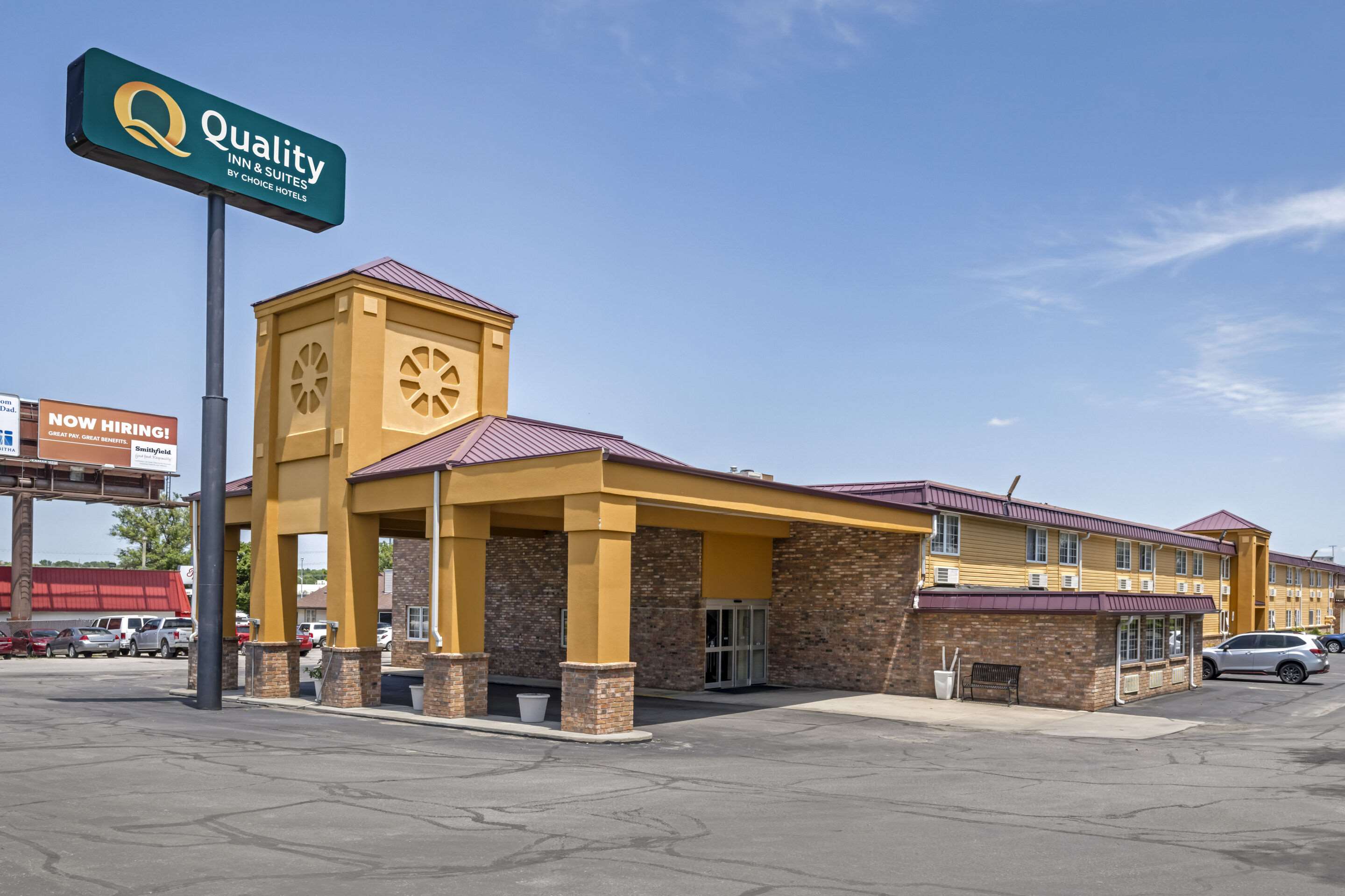 Hotel exterior | Quality Inn and Suites Lincoln