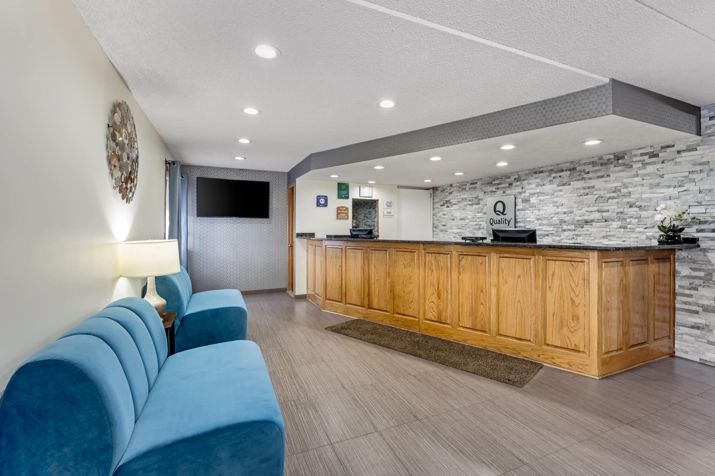 Hotel lobby | Quality Inn and Suites Lincoln