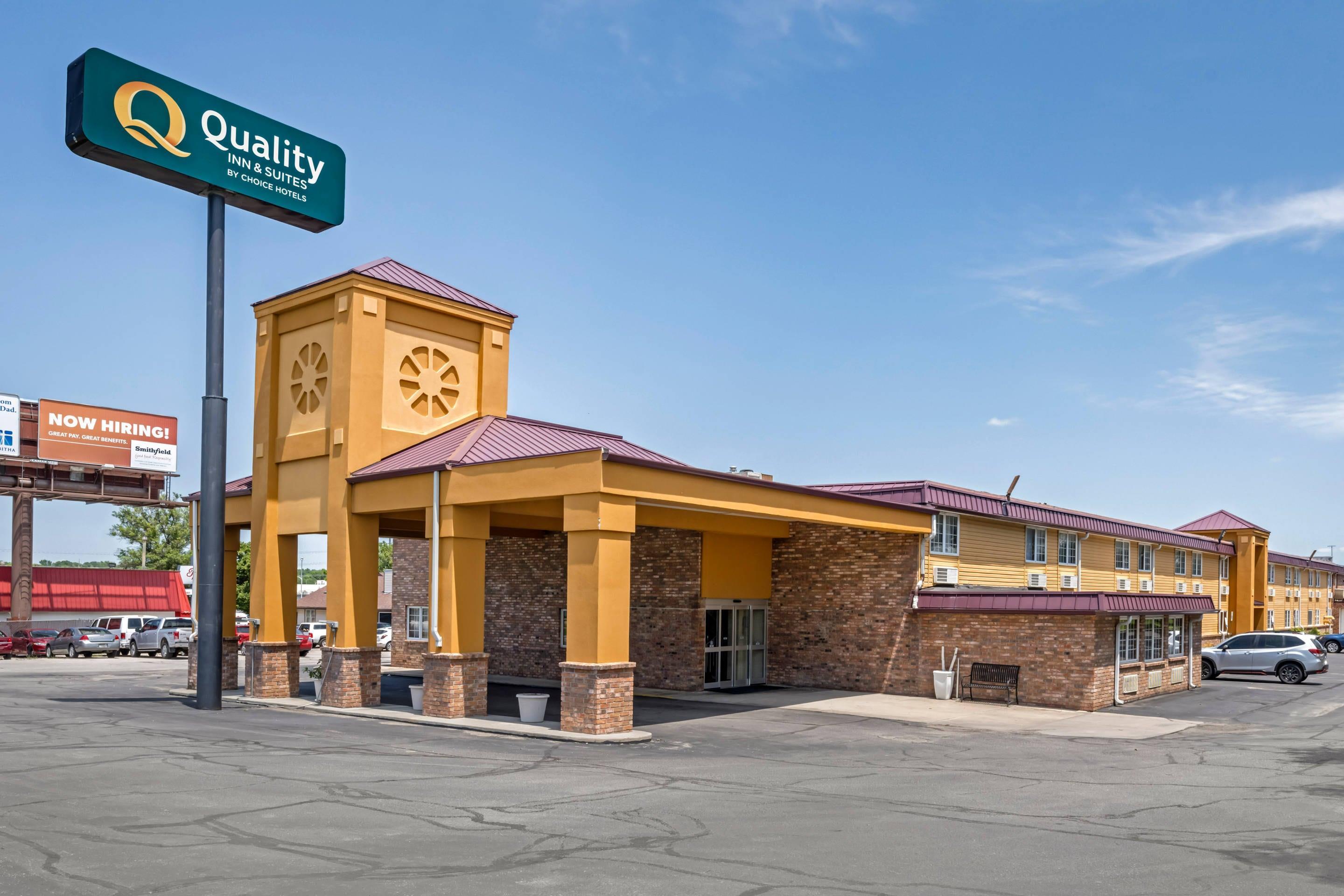 Hotel exterior | Quality Inn and Suites Lincoln