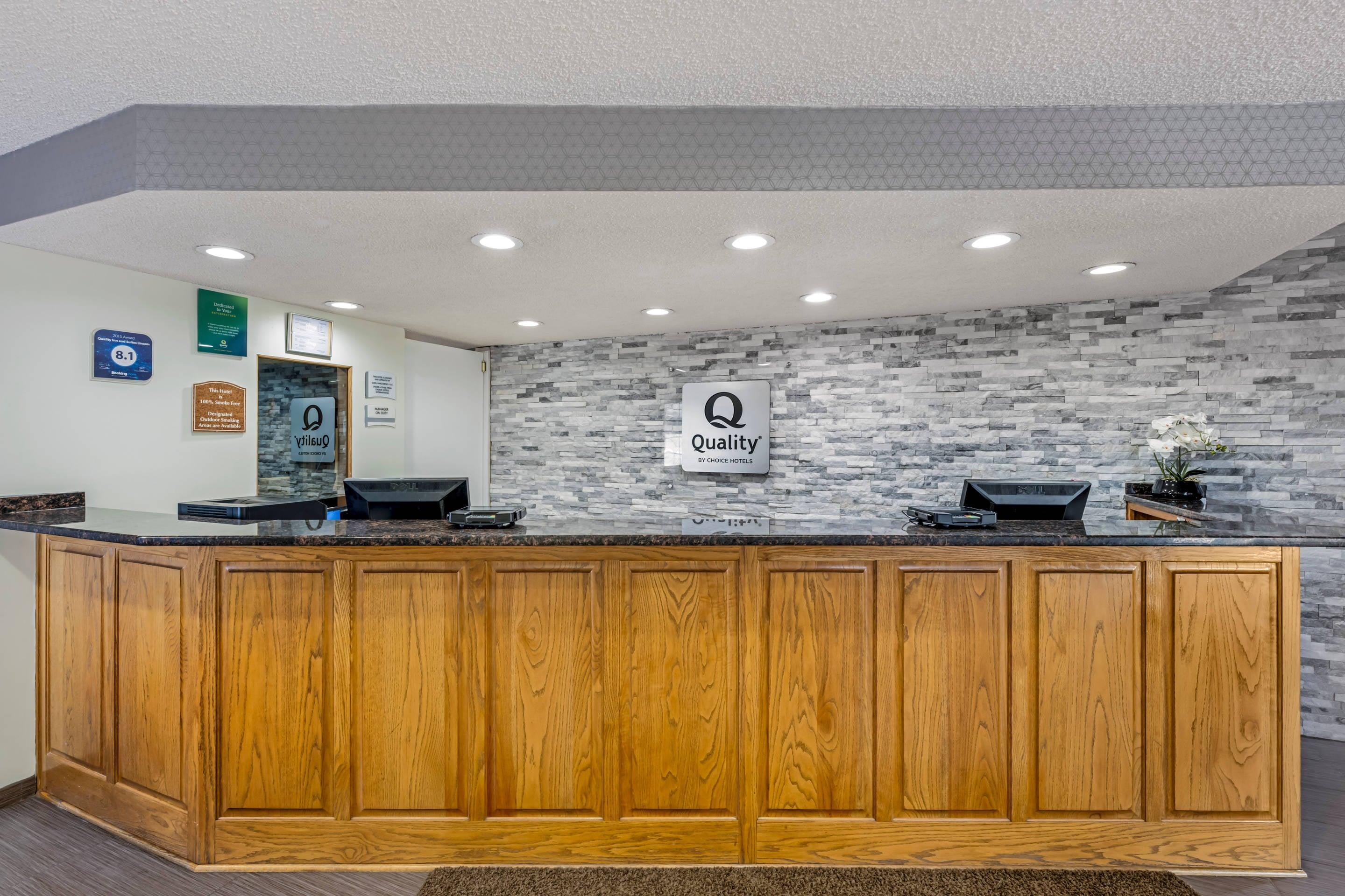 Front desk | Quality Inn and Suites Lincoln