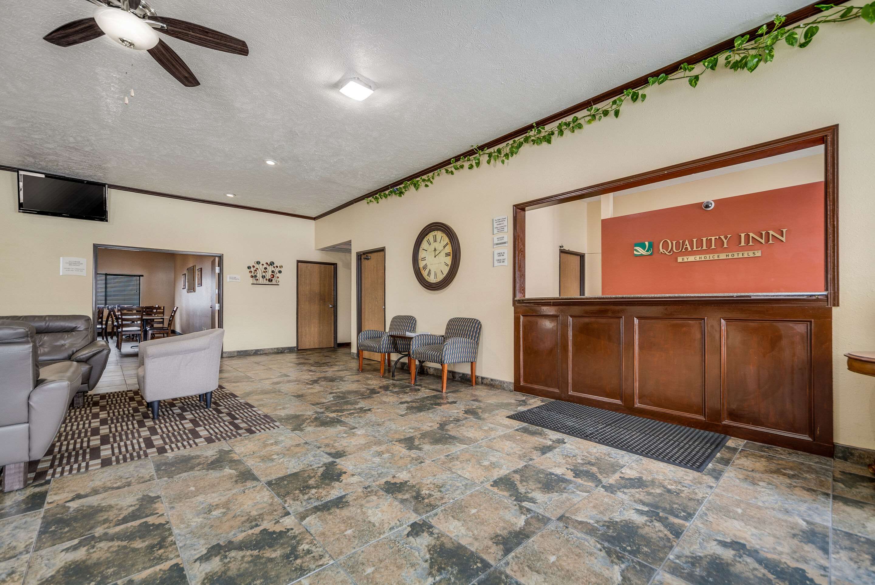 Front desk | Quality Inn
