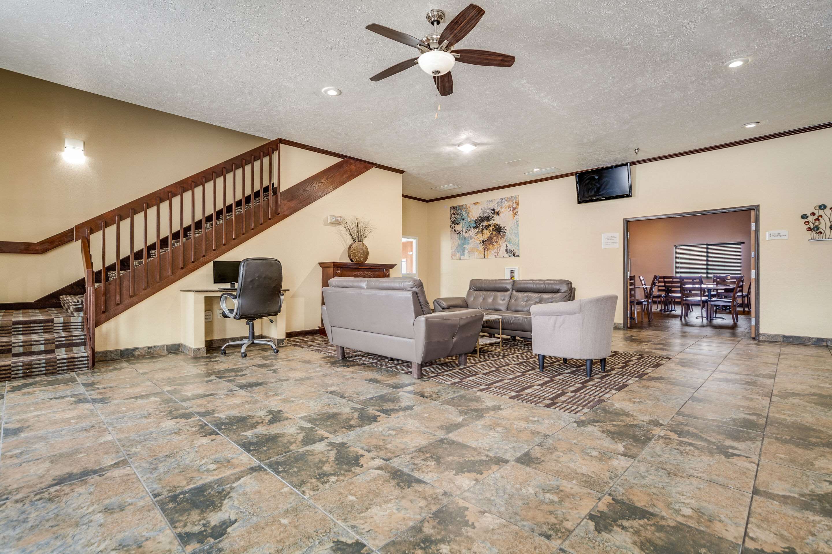 Spacious lobby | Quality Inn