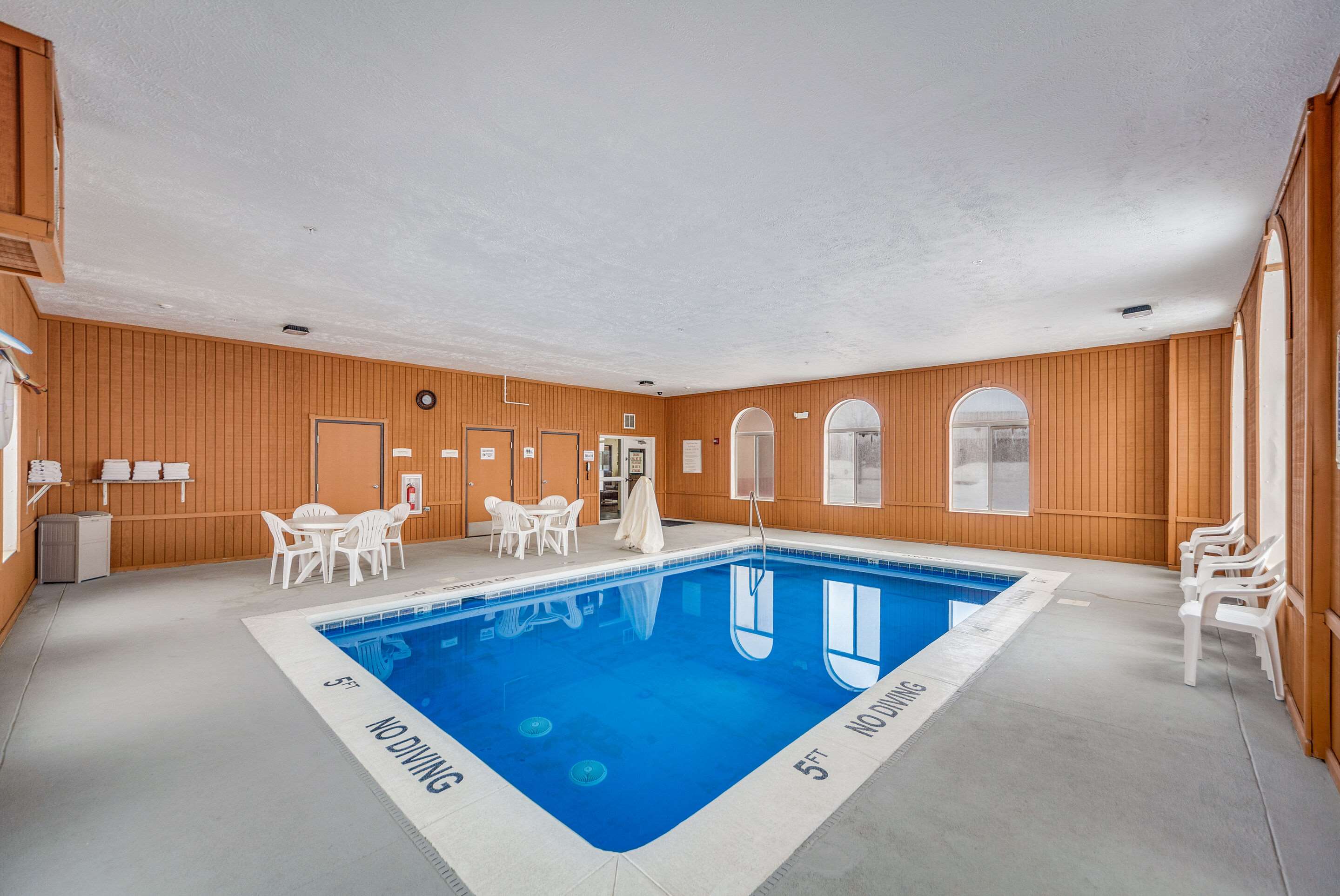 Indoor pool | Quality Inn