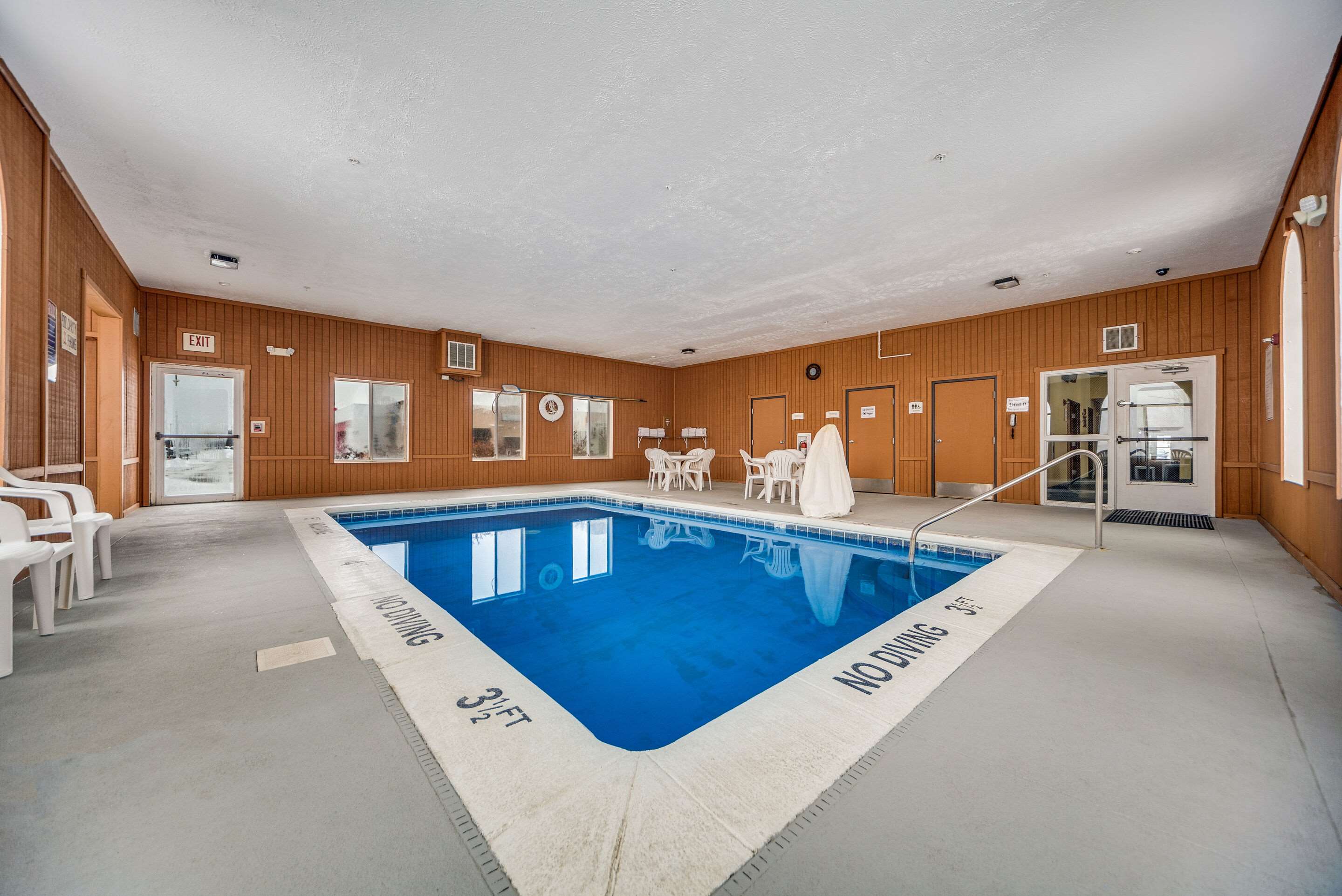 Indoor pool | Quality Inn