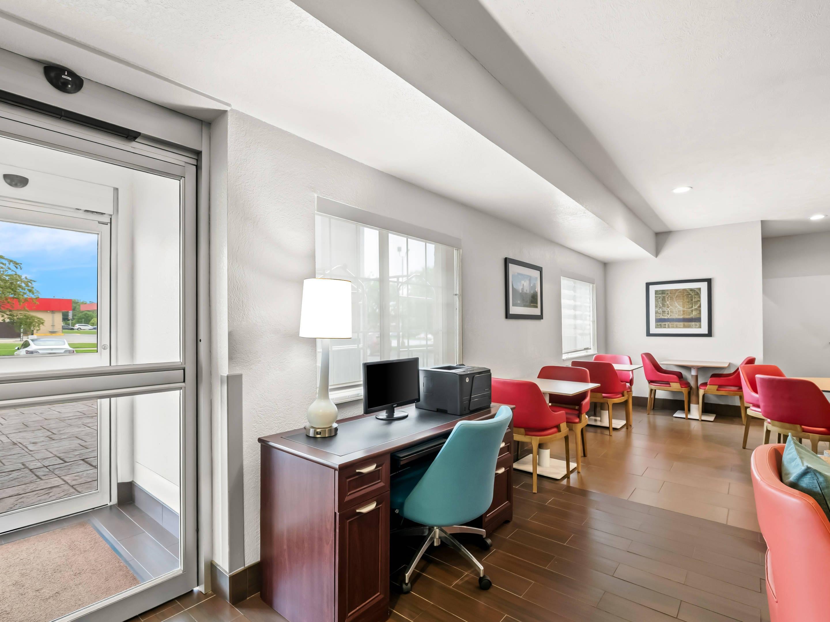 Business center | Comfort Inn & Suites Bellevue - Omaha Offutt AFB