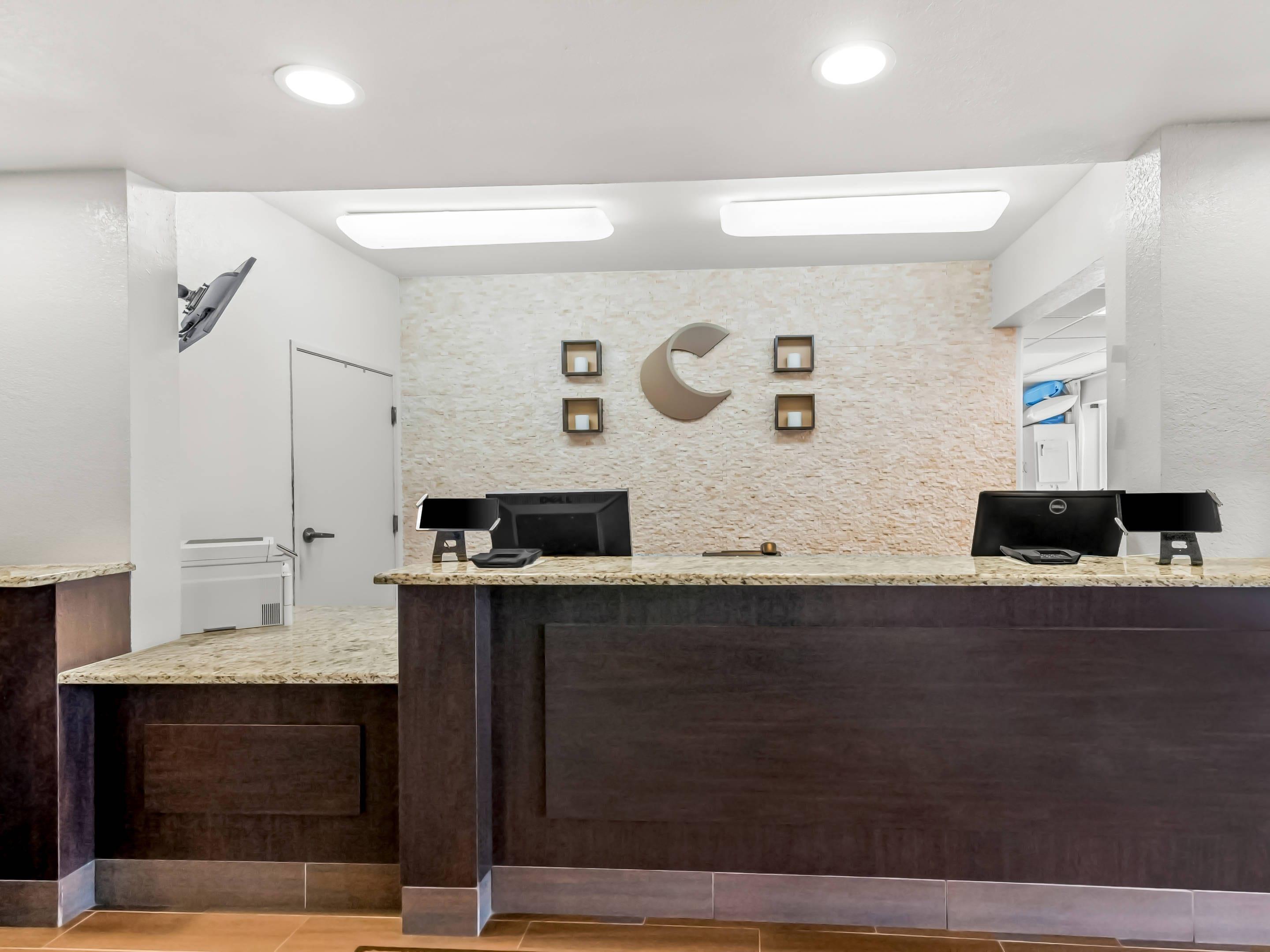 Front desk | Comfort Inn & Suites Bellevue - Omaha Offutt AFB