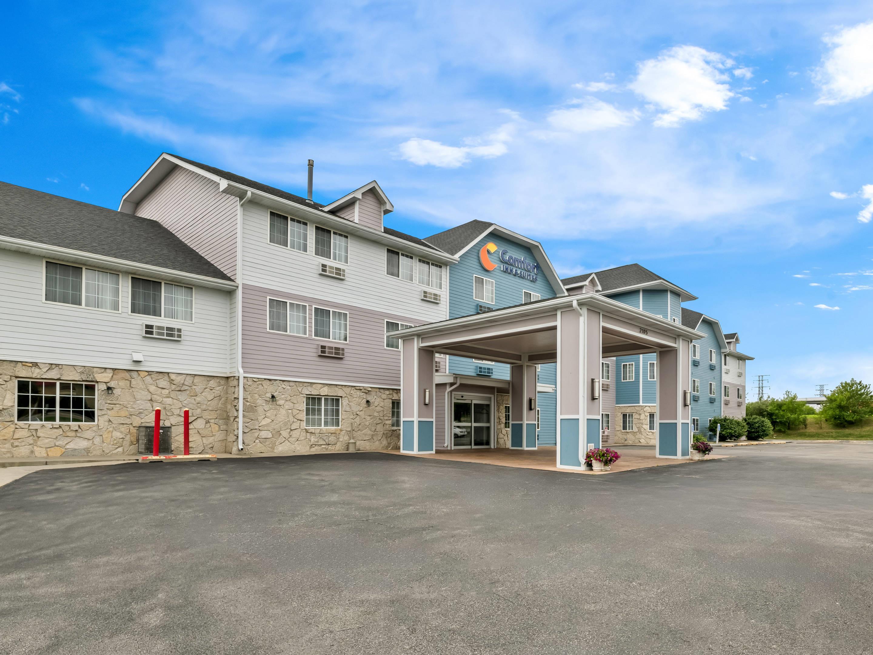 Hotel exterior | Comfort Inn & Suites Bellevue - Omaha Offutt AFB