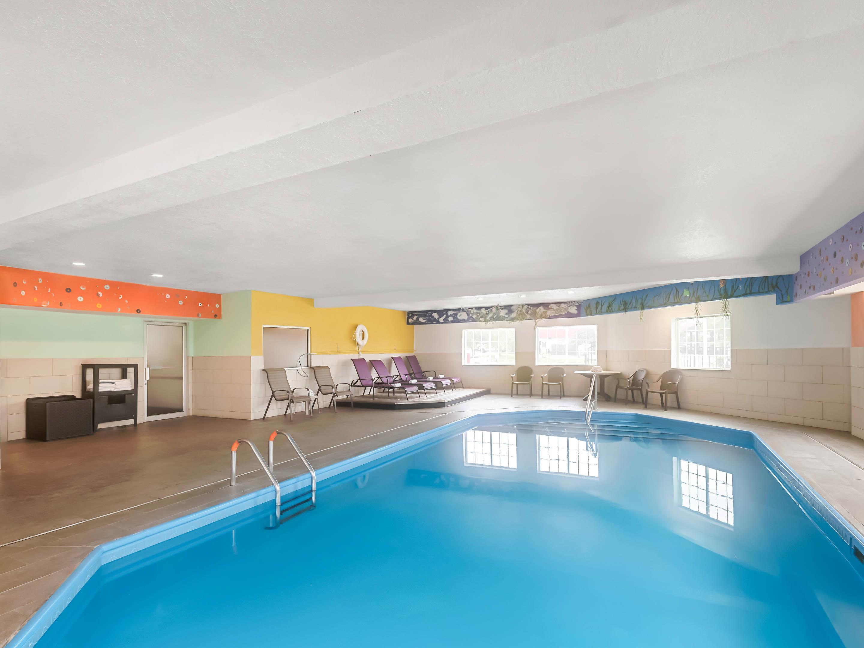 Indoor pool | Comfort Inn & Suites Bellevue - Omaha Offutt AFB