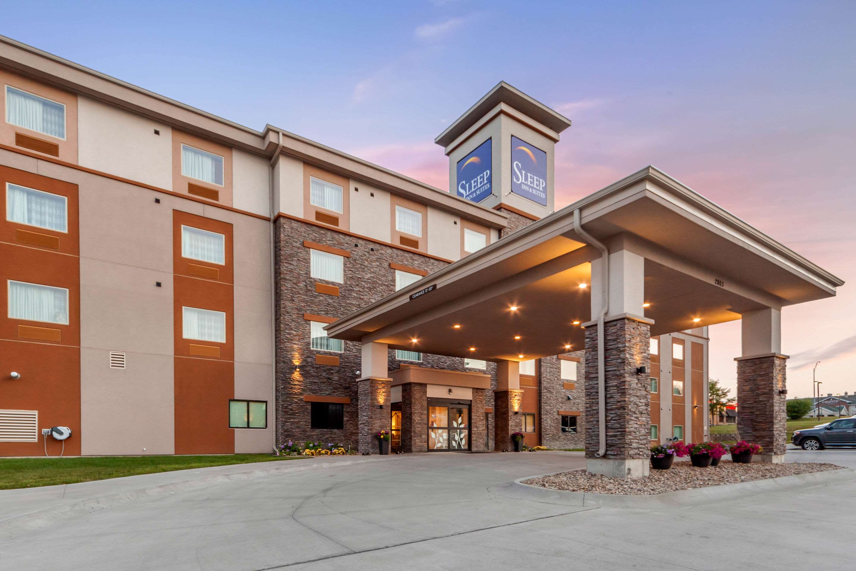 Hotel entrance | MainStay Suites Lincoln University Area