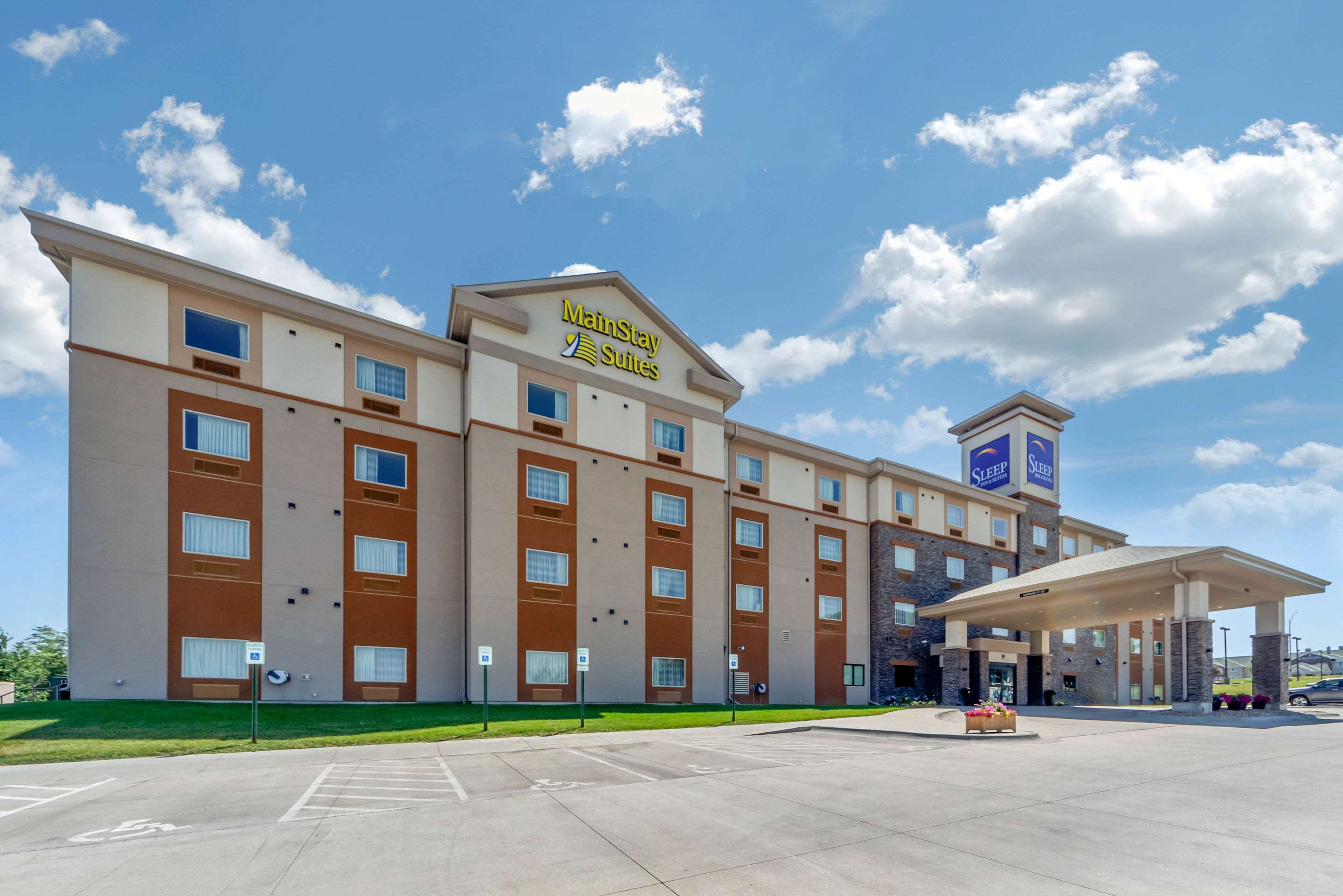 Hotel exterior | MainStay Suites Lincoln University Area