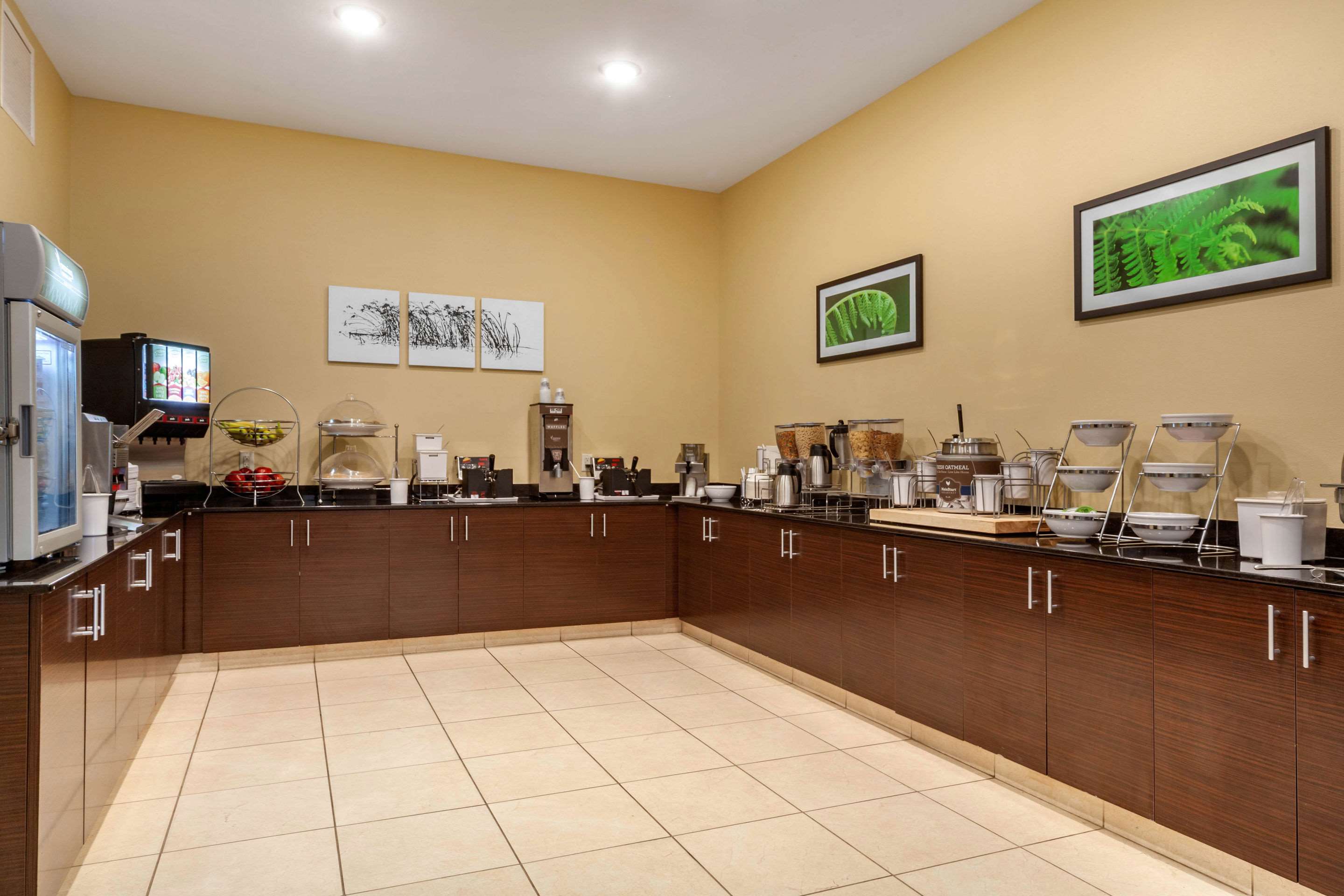 Breakfast counter | MainStay Suites Lincoln University Area