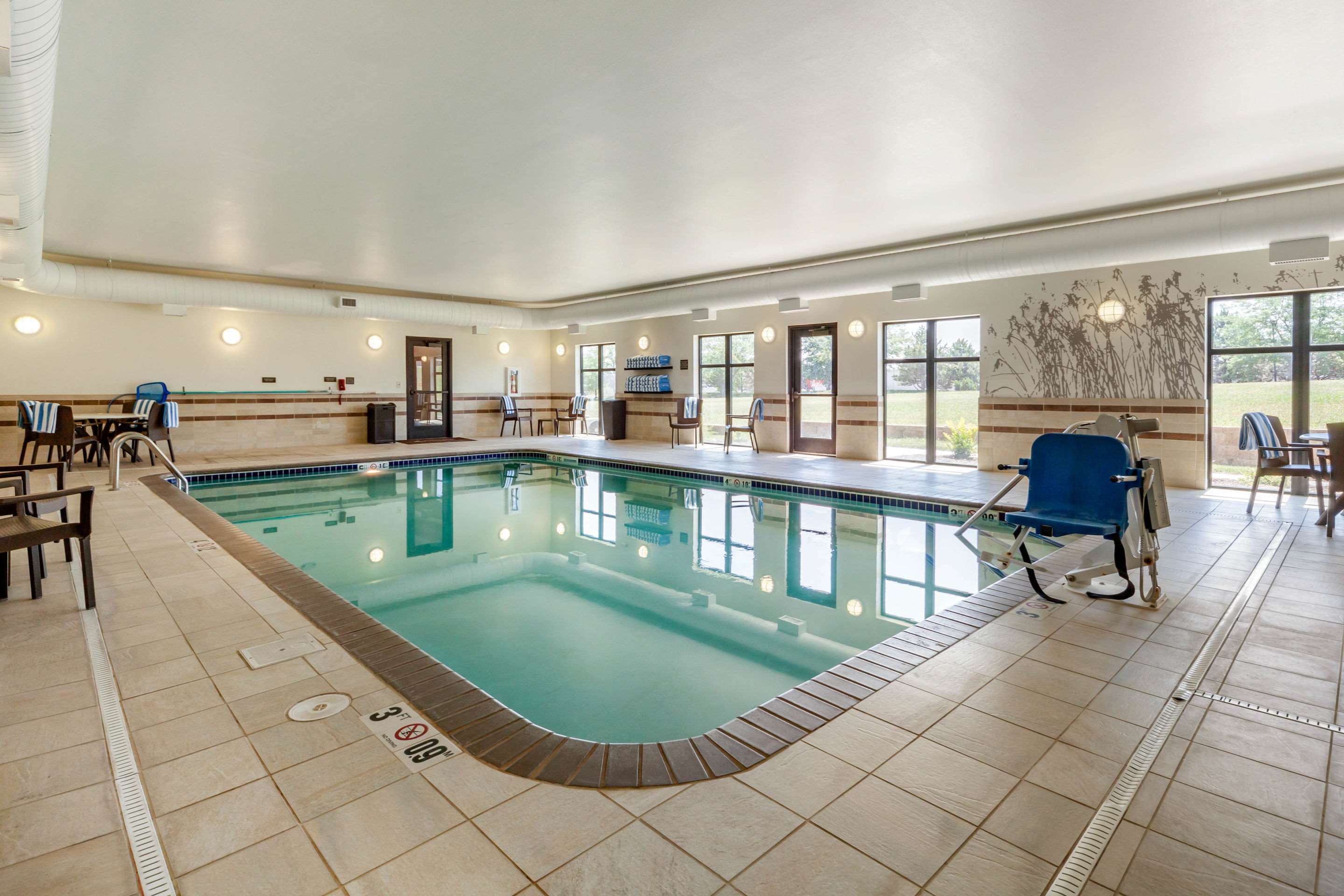 Indoor pool | MainStay Suites Lincoln University Area