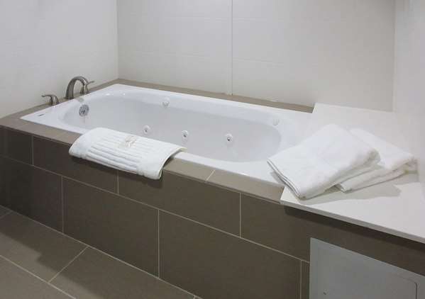  - Comfort Suites West Omaha