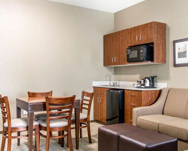 Suite - Comfort Suites West Omaha