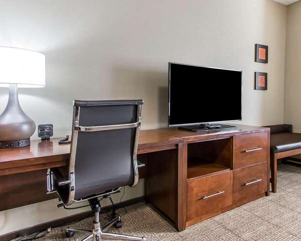 Suite - Comfort Suites West Omaha