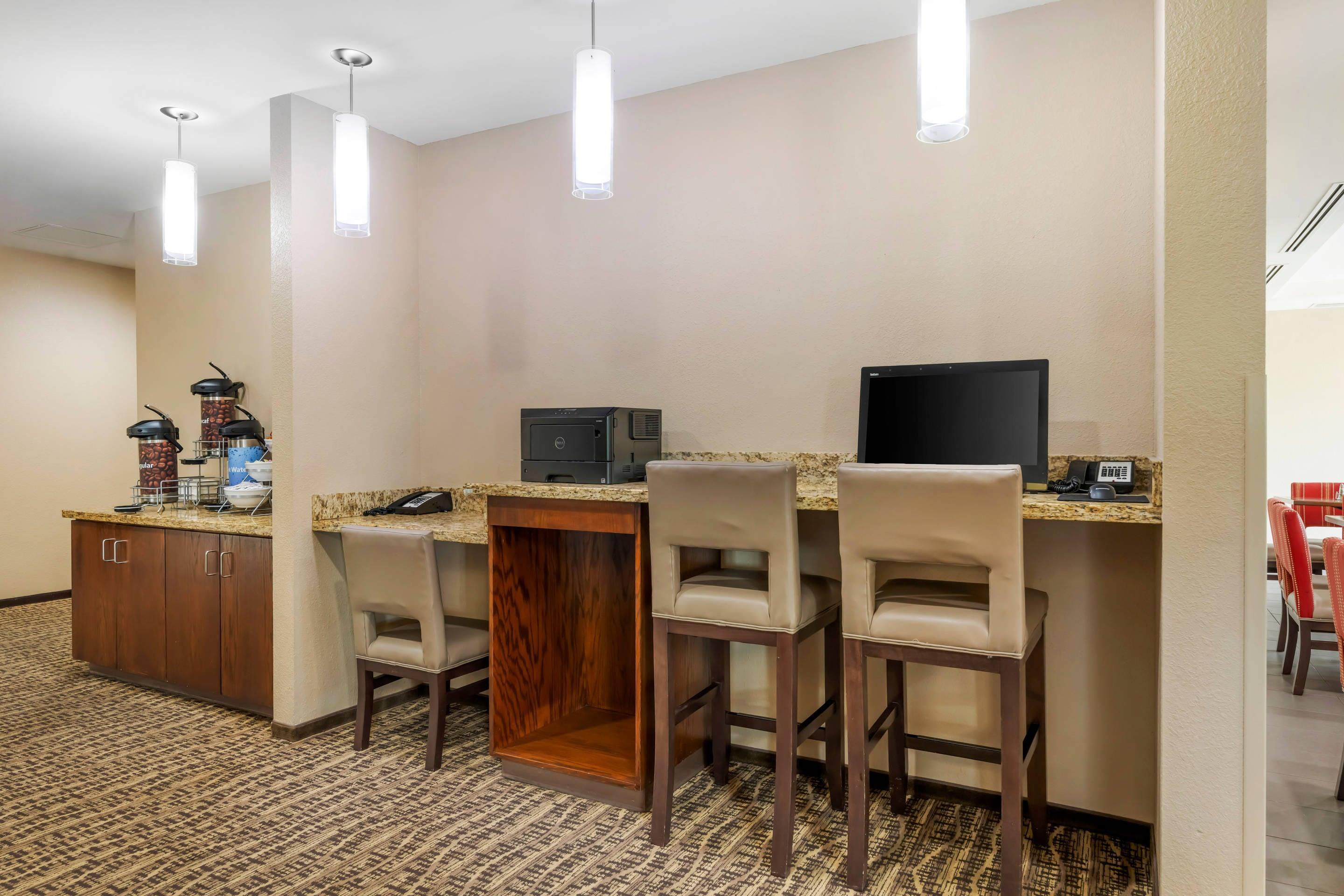 Business center | Comfort Suites West Omaha