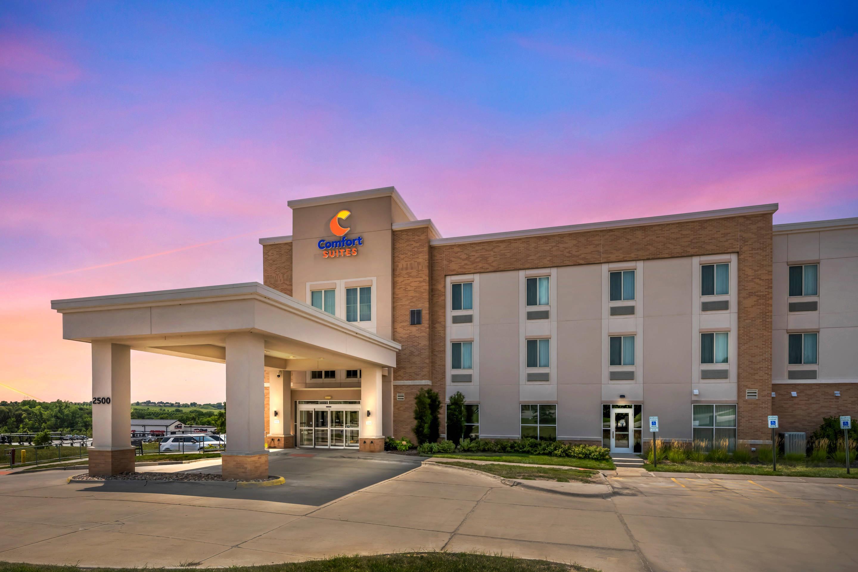 Twilight | Comfort Suites West Omaha