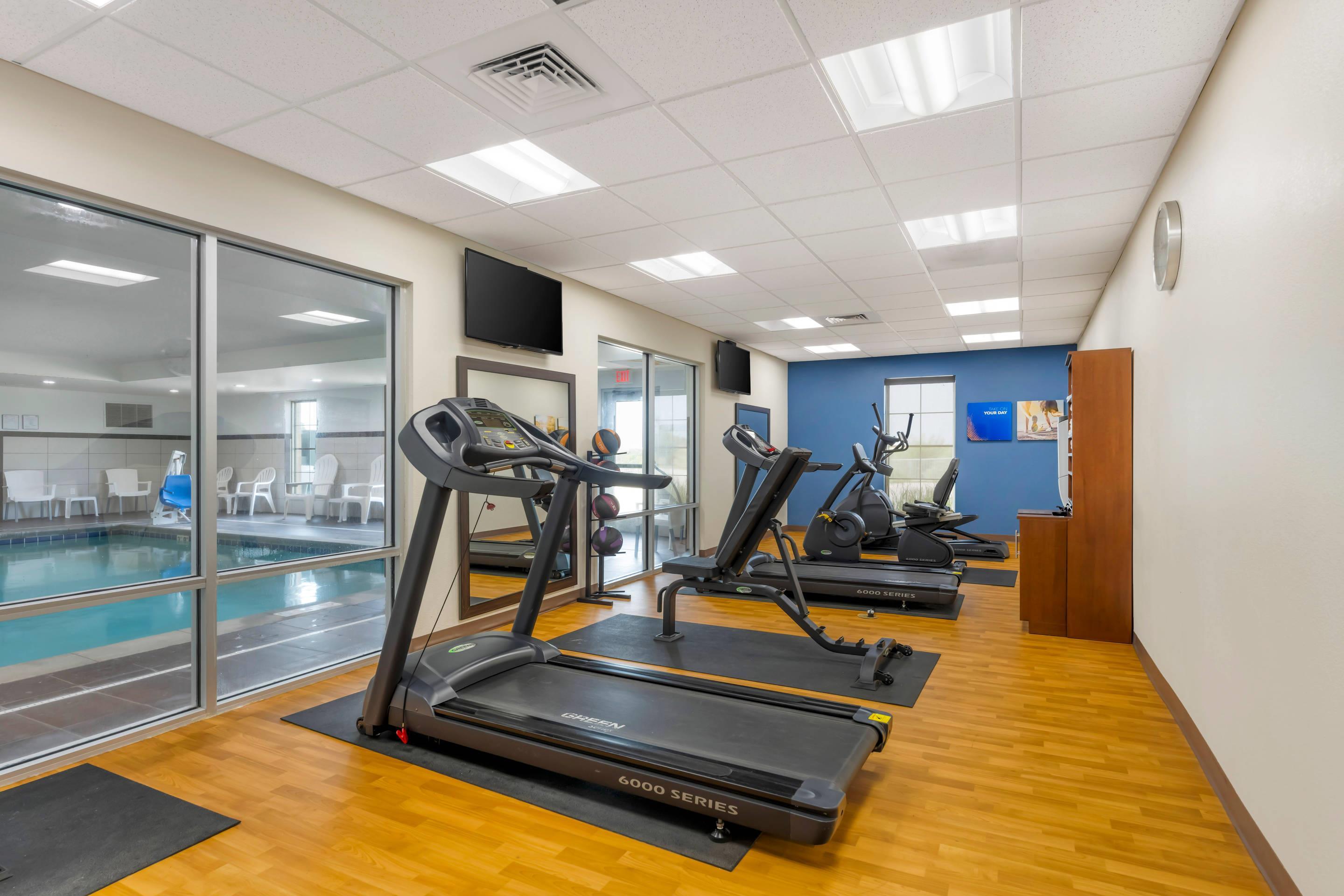 Exercise room | Comfort Suites West Omaha