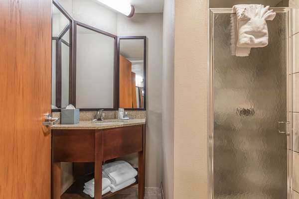 Suite - Comfort Inn Ralston Arena Omaha - I-80, Exit 445