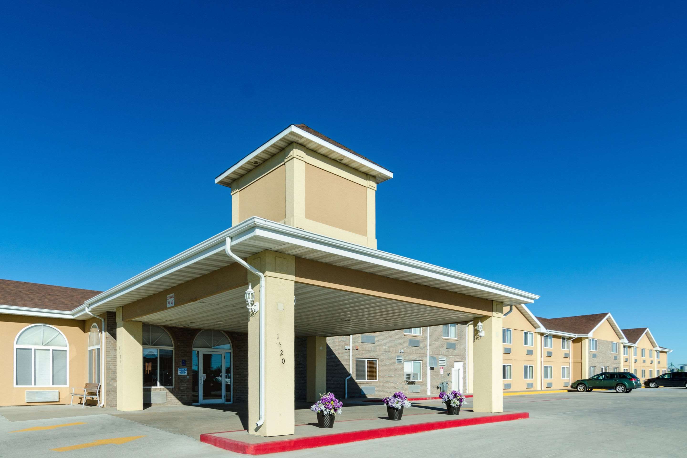 Hotel exterior | Quality Inn Alliance