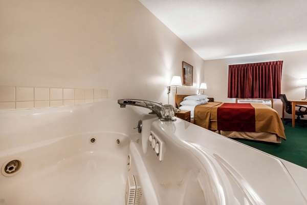  - Rodeway Inn Holdrege