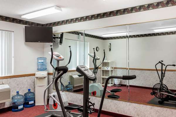 Fitness/ Exercise Room - Rodeway Inn Holdrege