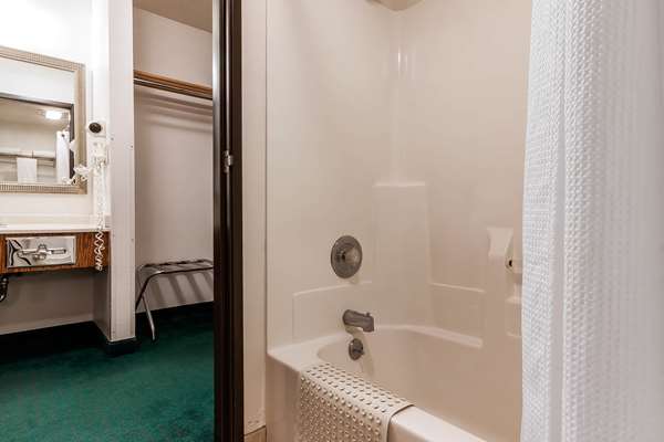  - Rodeway Inn Holdrege