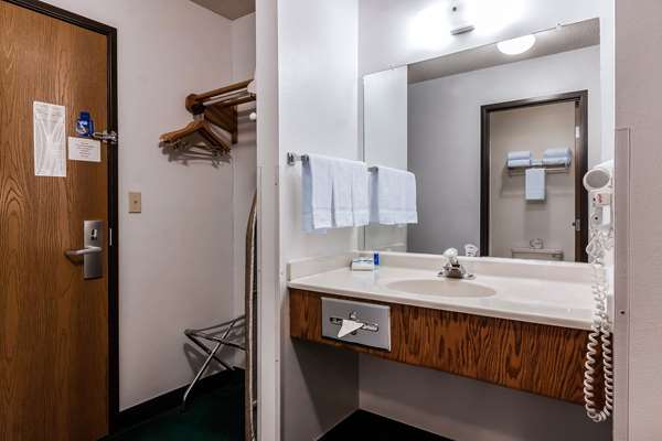  - Rodeway Inn Holdrege