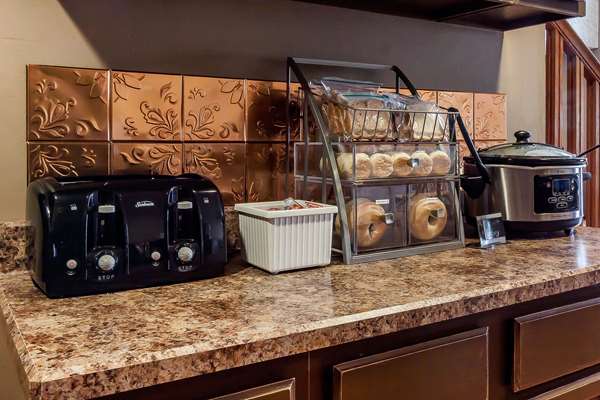 Amenities - Rodeway Inn Holdrege