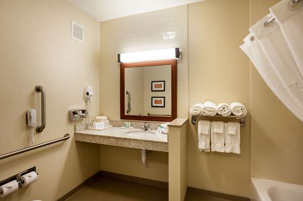  - Comfort Suites Northeast Lincoln